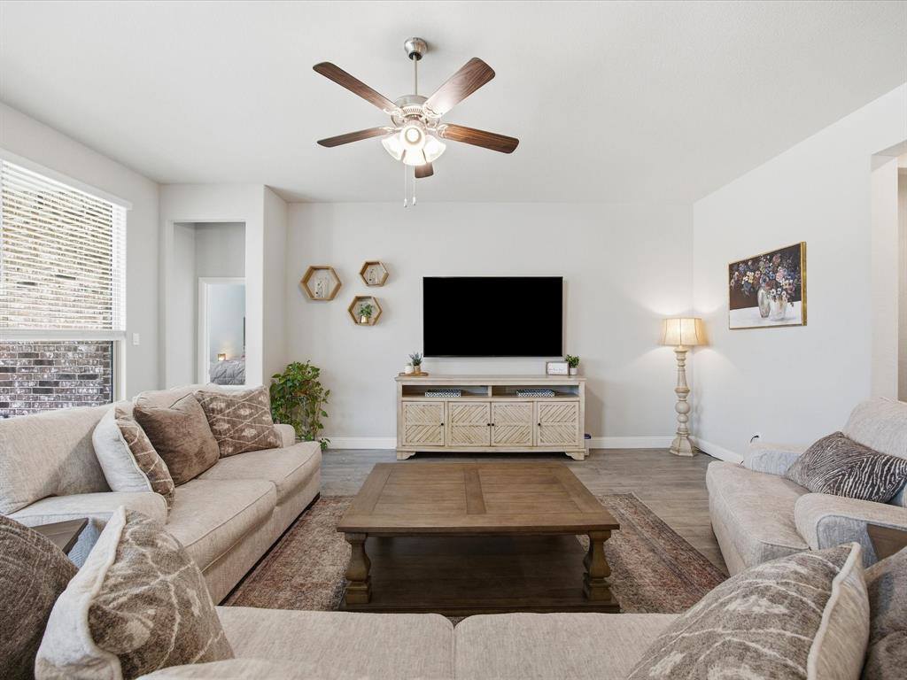 1006 Fairhaven Drive, Midlothian, TX 76065