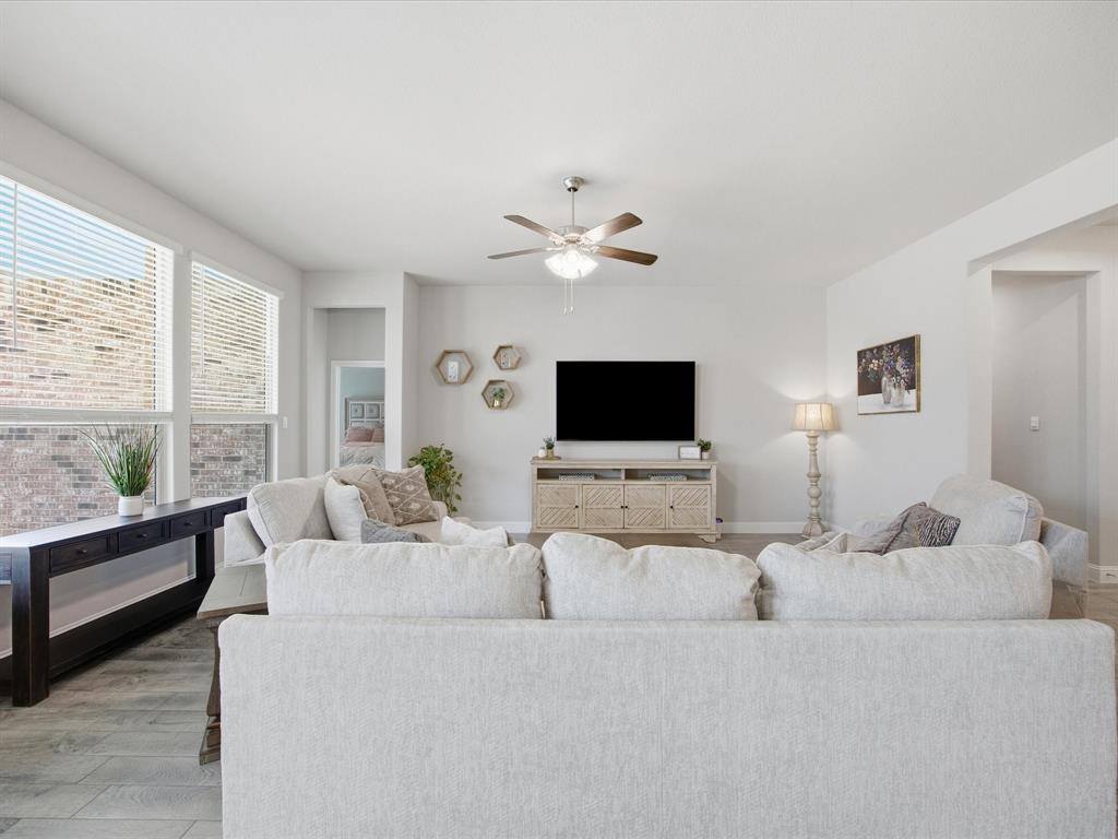 1006 Fairhaven Drive, Midlothian, TX 76065