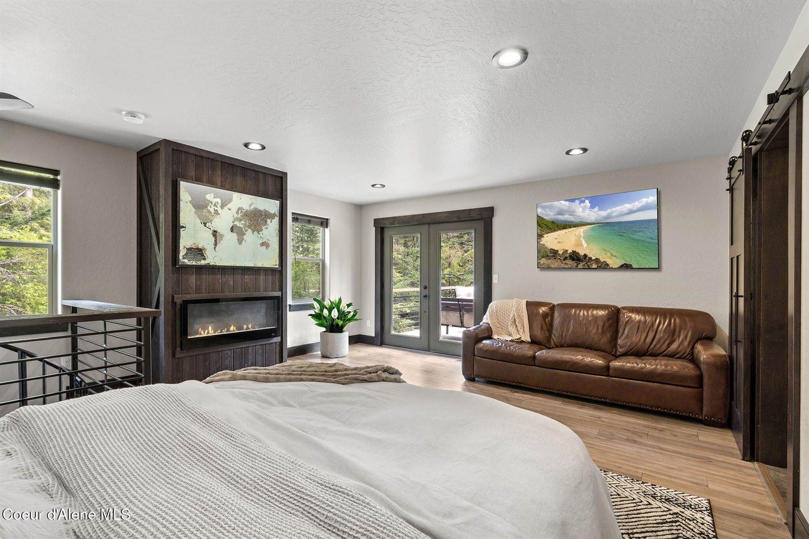 12704 North Lakewood Dr, Hayden, ID 83835