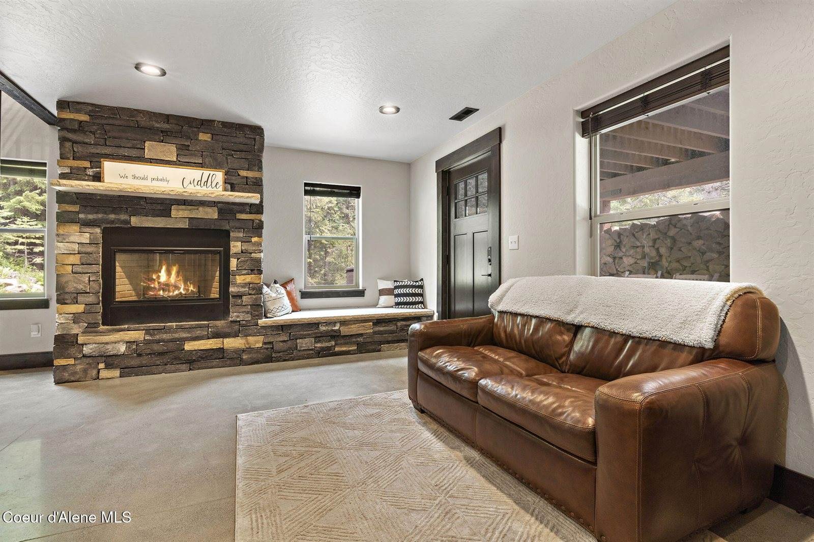 12704 North Lakewood Dr, Hayden, ID 83835