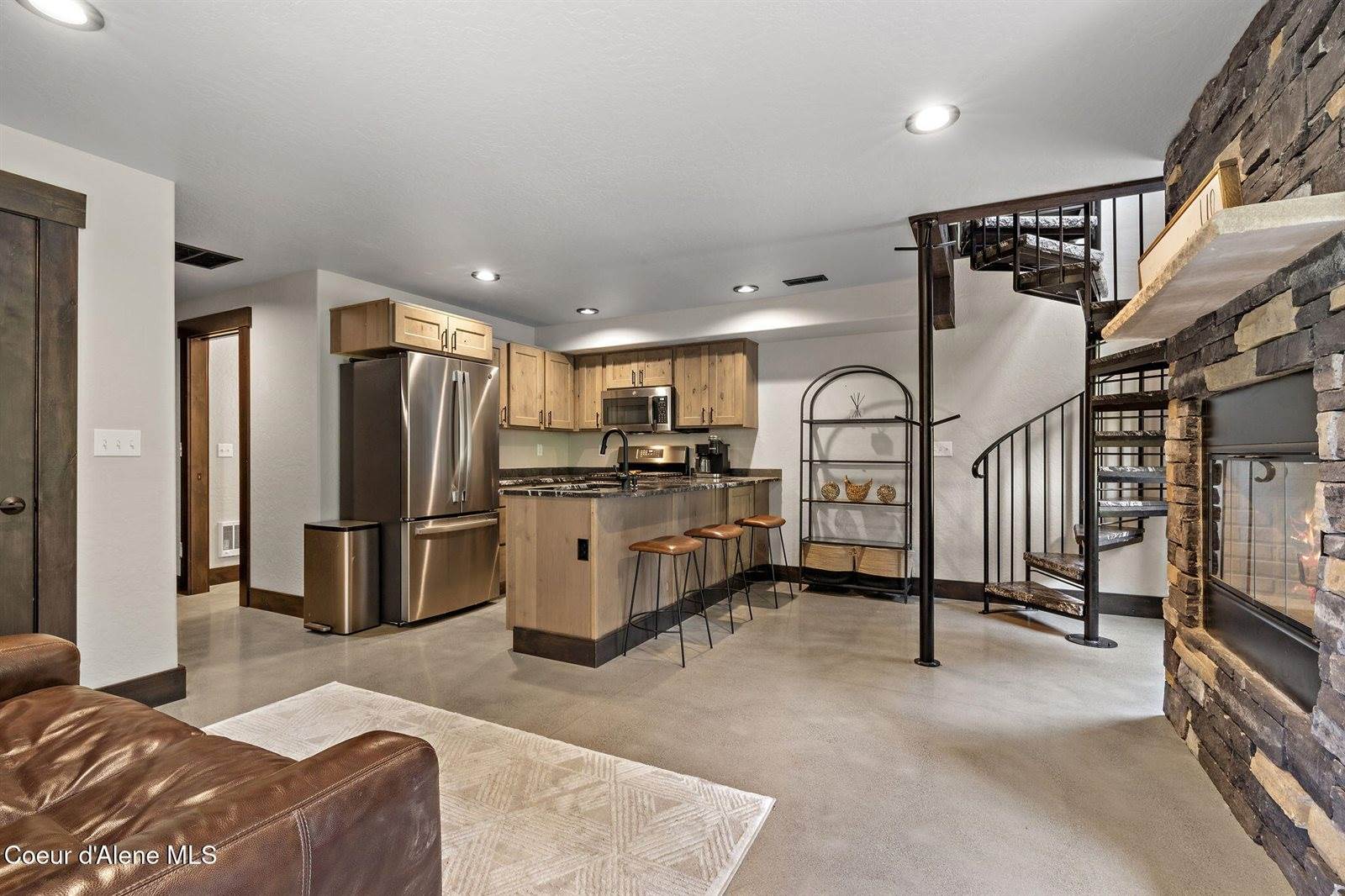 12704 North Lakewood Dr, Hayden, ID 83835