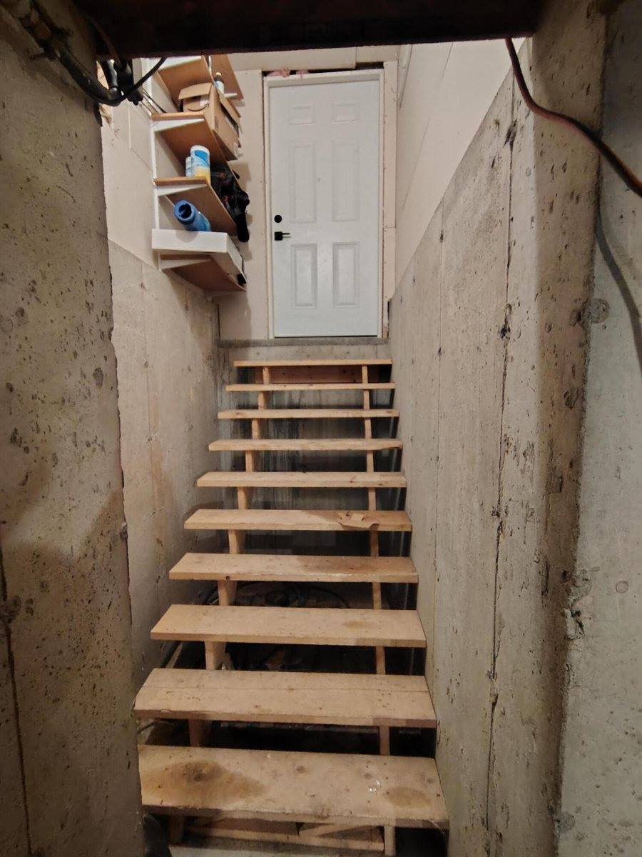 586 Upper-Charleston Road, Charleston, ME 04422