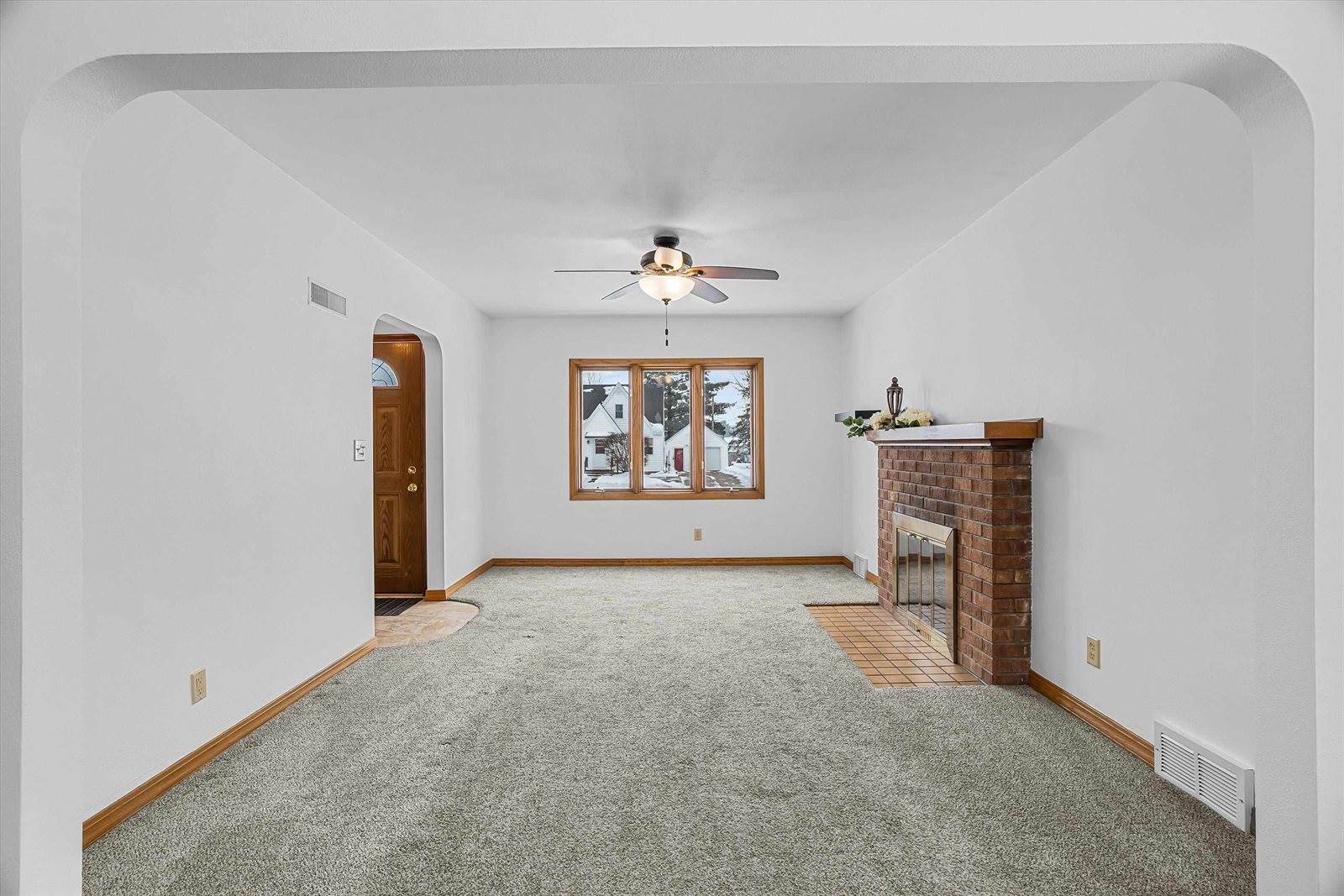 604 S Apple Avenue, Marshfield, WI 54449