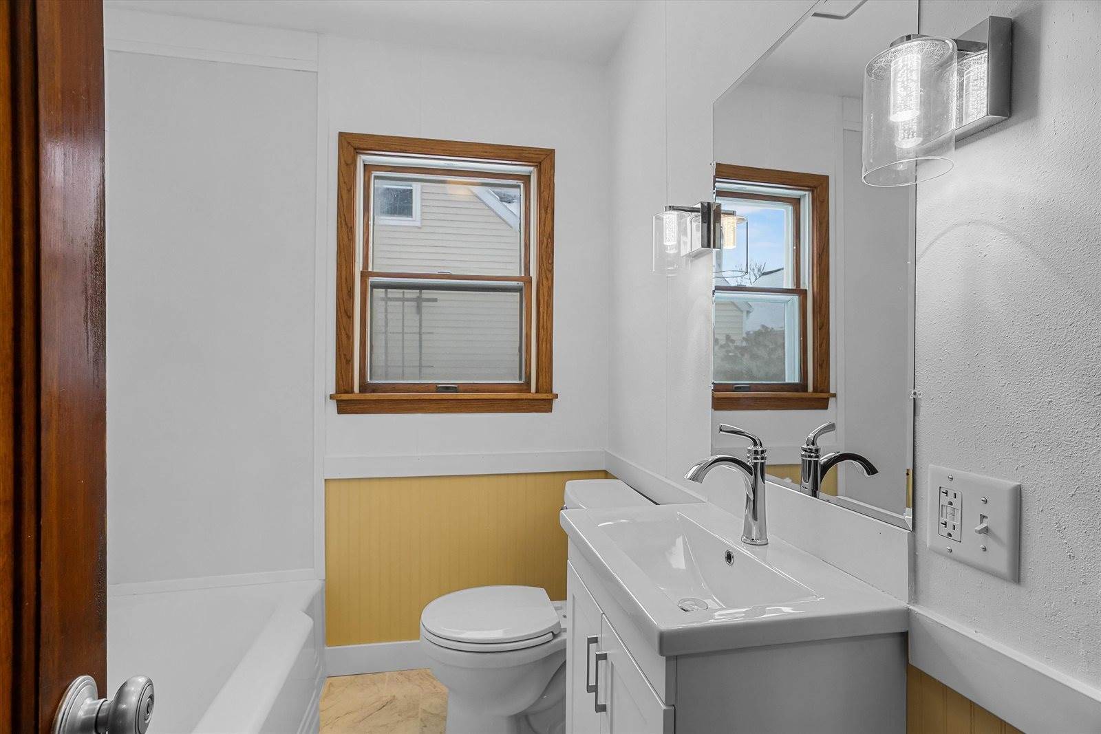 604 S Apple Avenue, Marshfield, WI 54449