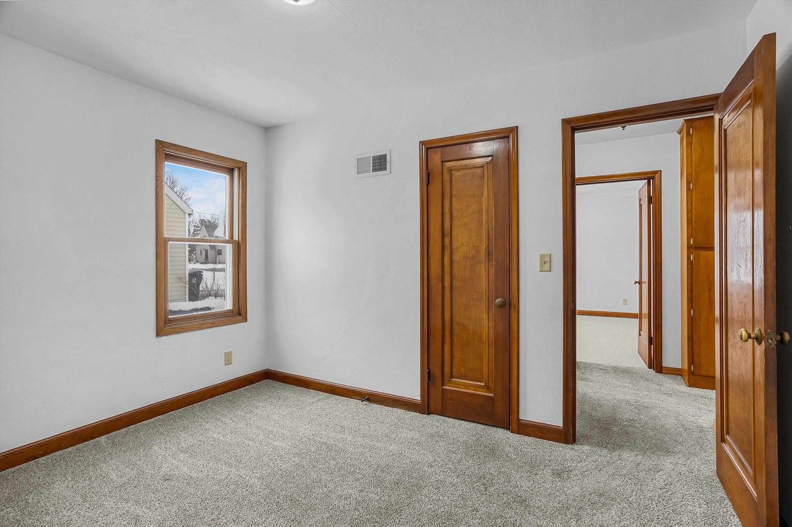 604 S Apple Avenue, Marshfield, WI 54449