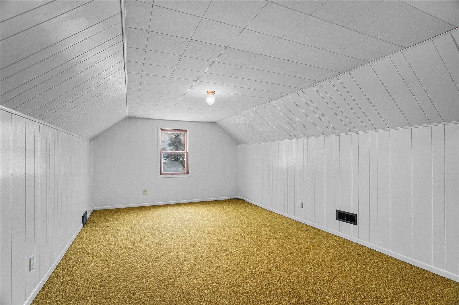 604 S Apple Avenue, Marshfield, WI 54449