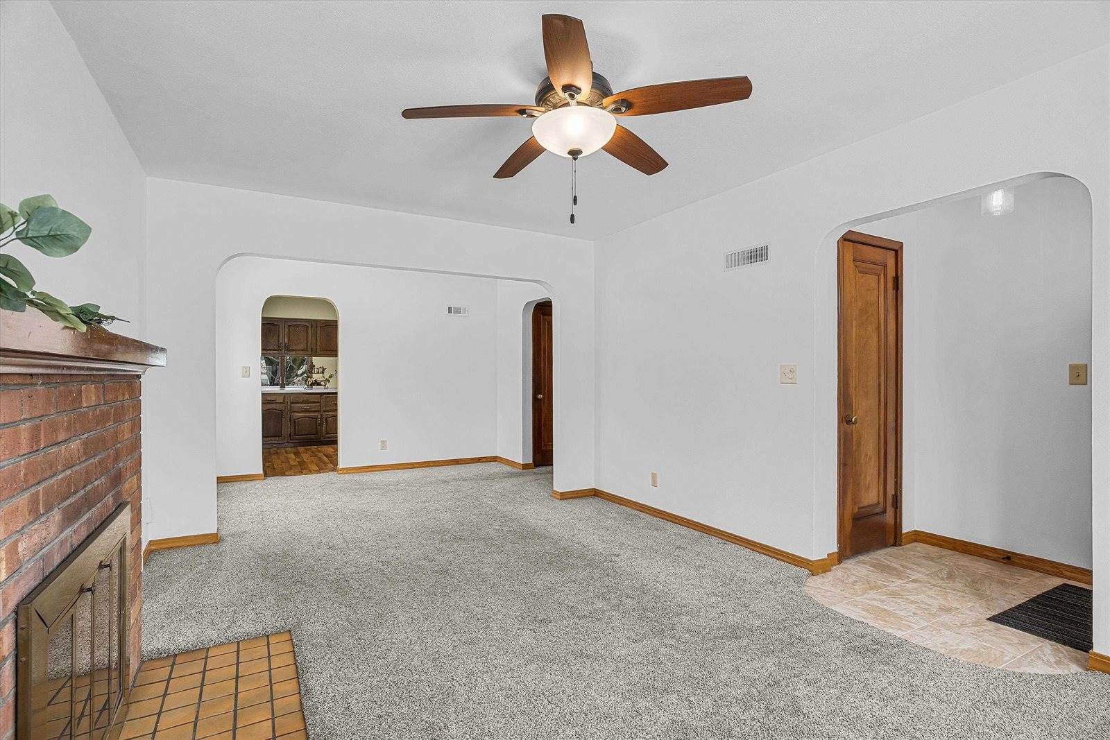 604 S Apple Avenue, Marshfield, WI 54449