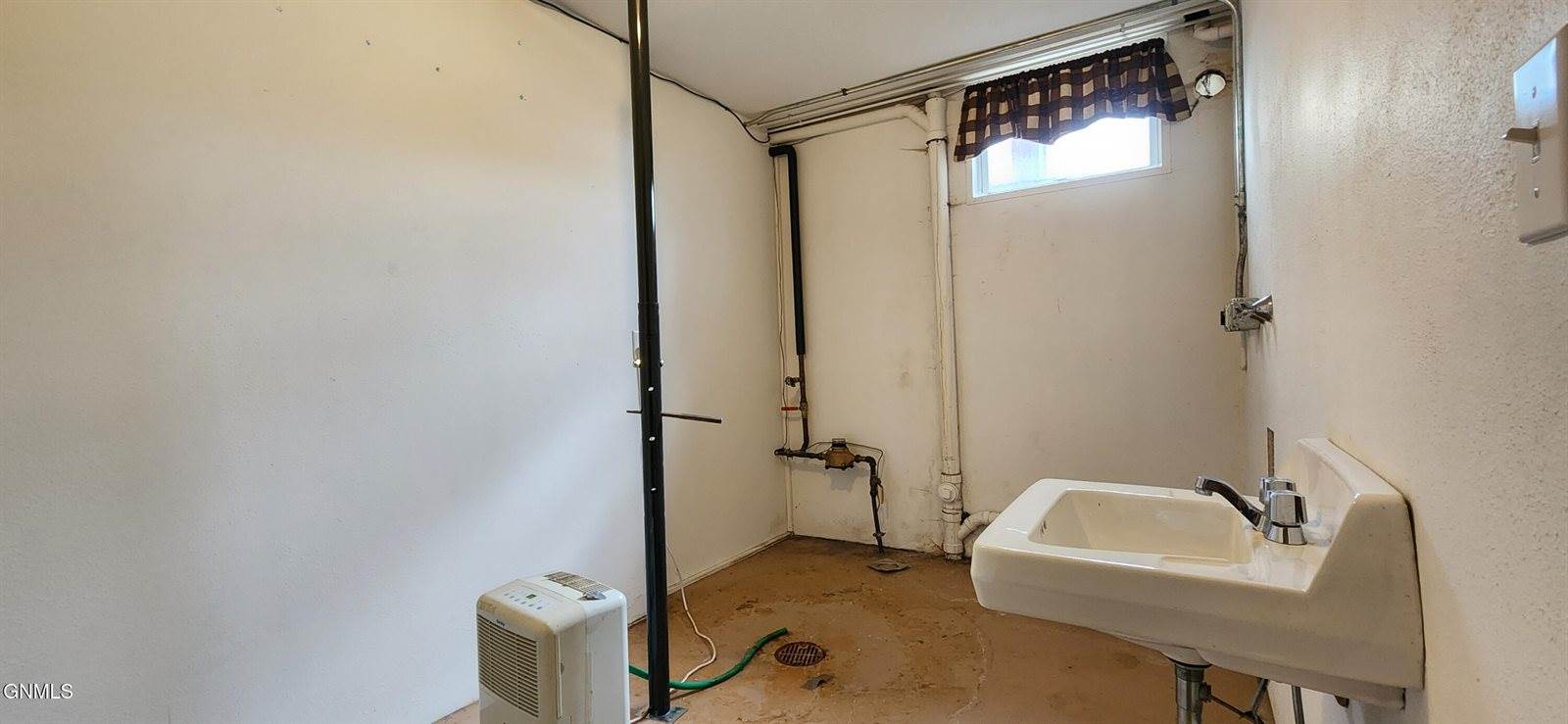 207 Roosevelt Avenue, Underwood, ND 58576