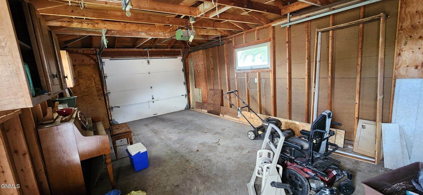 207 Roosevelt Avenue, Underwood, ND 58576