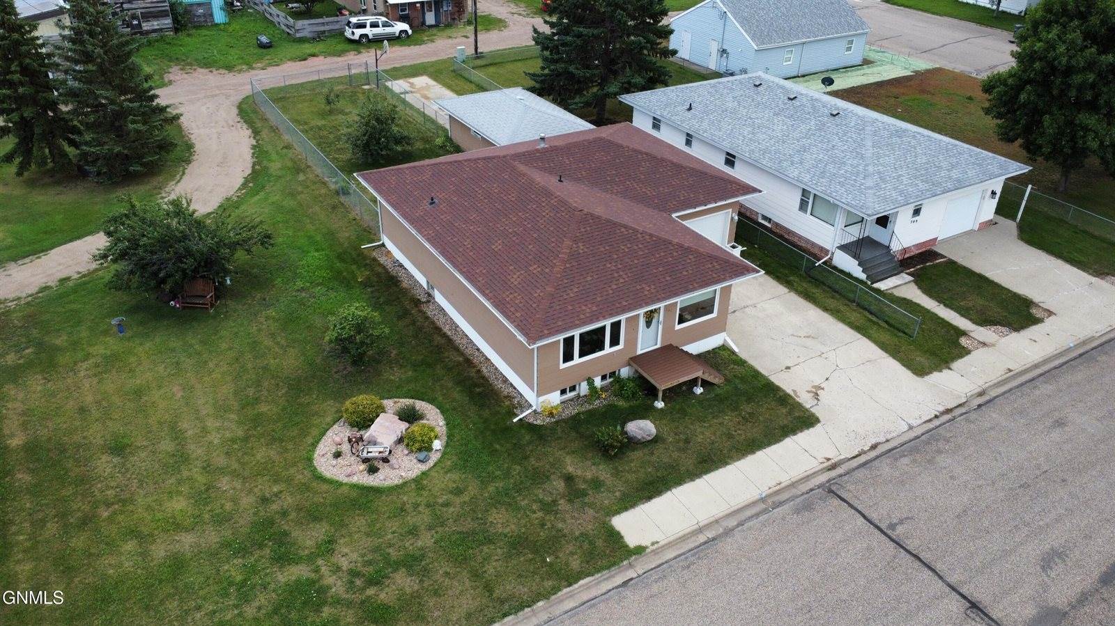 207 Roosevelt Avenue, Underwood, ND 58576