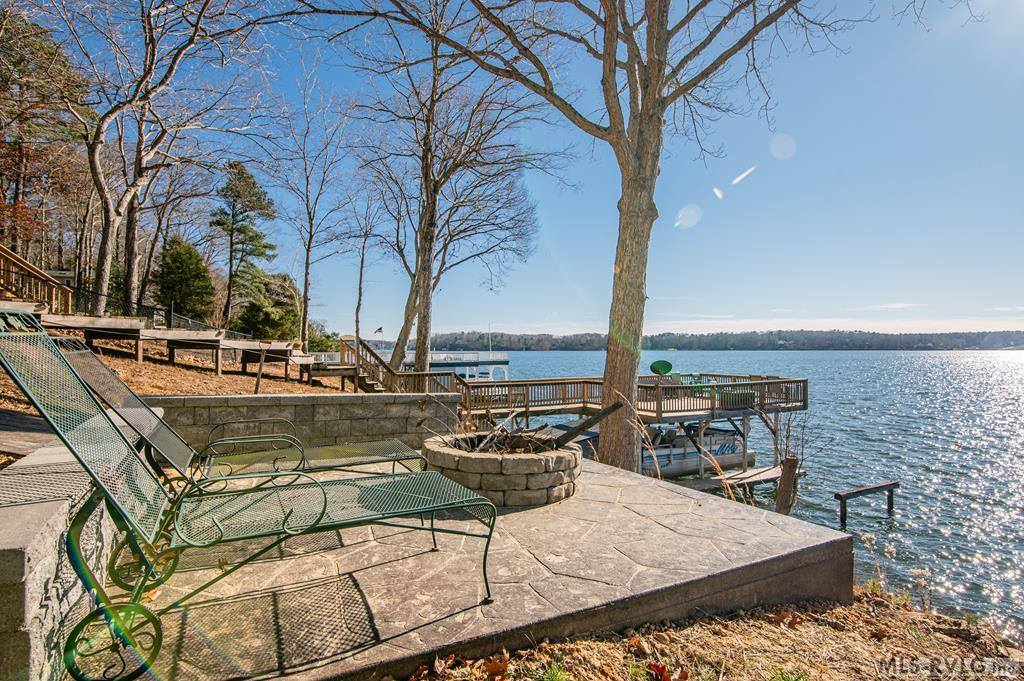 287 Lakeview Drive, Bracey, VA 23919