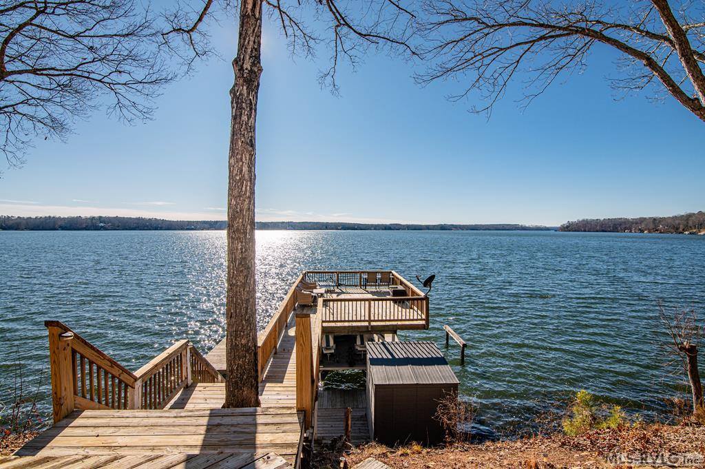 287 Lakeview Drive, Bracey, VA 23919