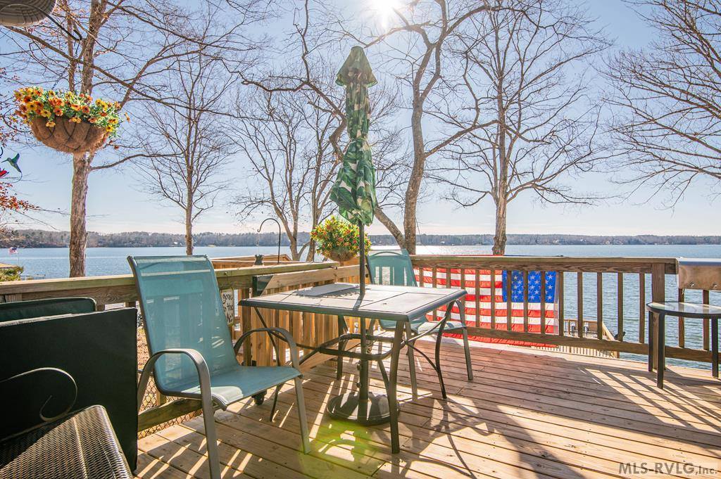 287 Lakeview Drive, Bracey, VA 23919