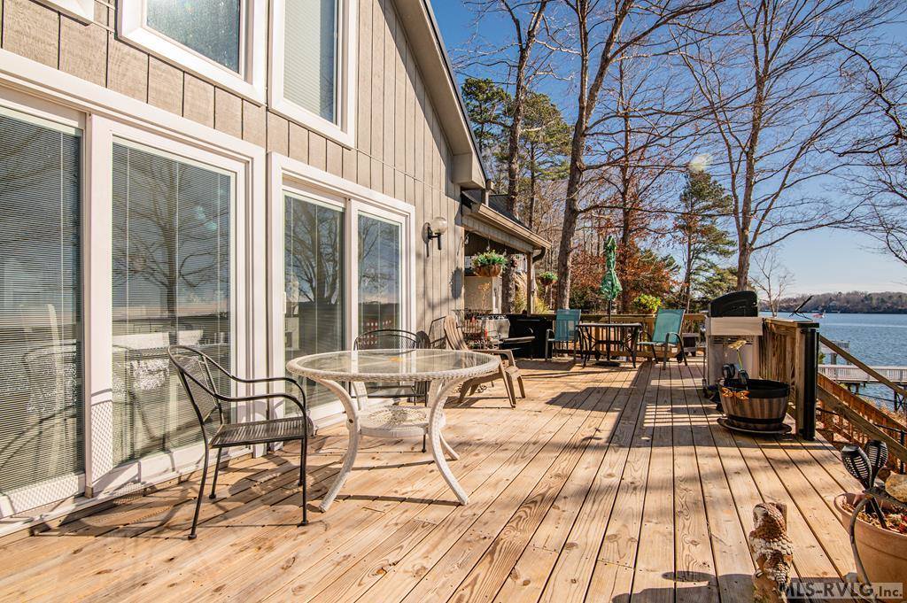 287 Lakeview Drive, Bracey, VA 23919