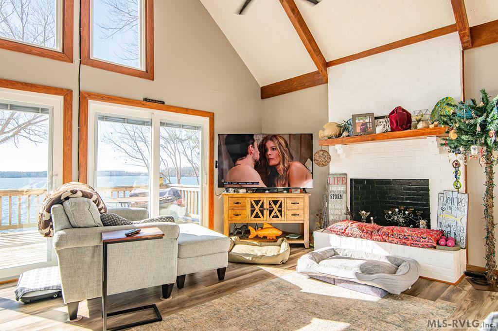 287 Lakeview Drive, Bracey, VA 23919