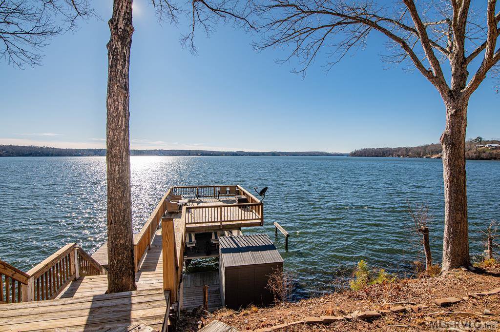 287 Lakeview Drive, Bracey, VA 23919