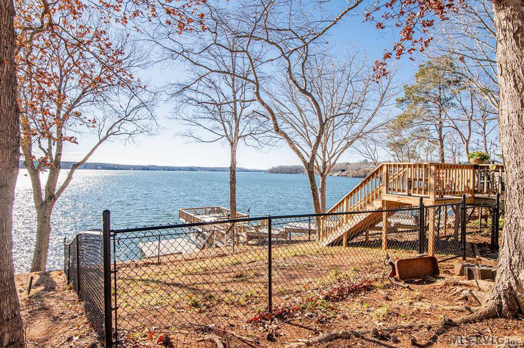 287 Lakeview Drive, Bracey, VA 23919