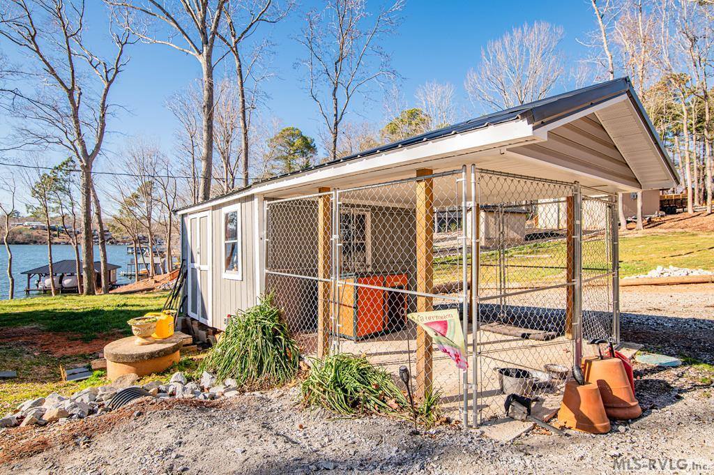 287 Lakeview Drive, Bracey, VA 23919