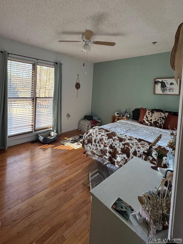 61 Longwood Dr, Bracey, VA 23919