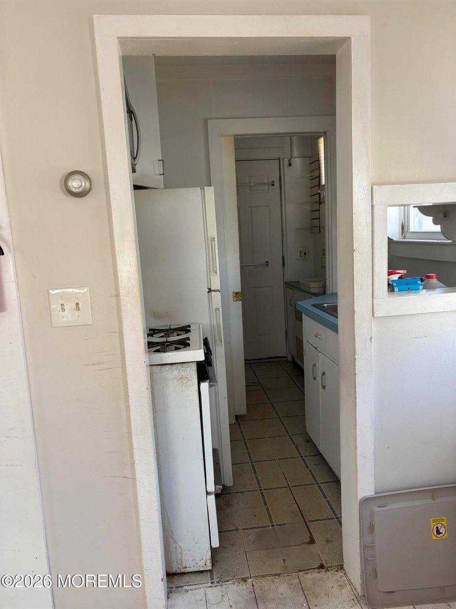 10 West Rutherford Lane, Lavallette, NJ 08735