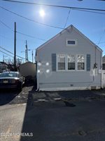 10 West Rutherford Lane, Lavallette, NJ 08735