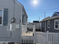 10 West Rutherford Lane, Lavallette, NJ 08735