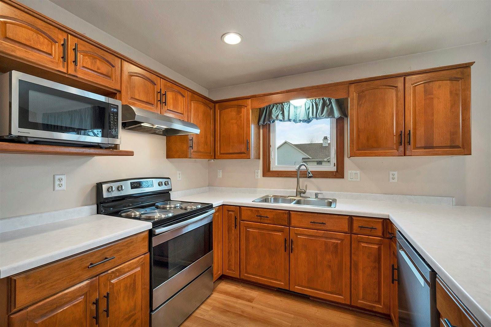 1225 Drews Drive, De Pere, WI 54115