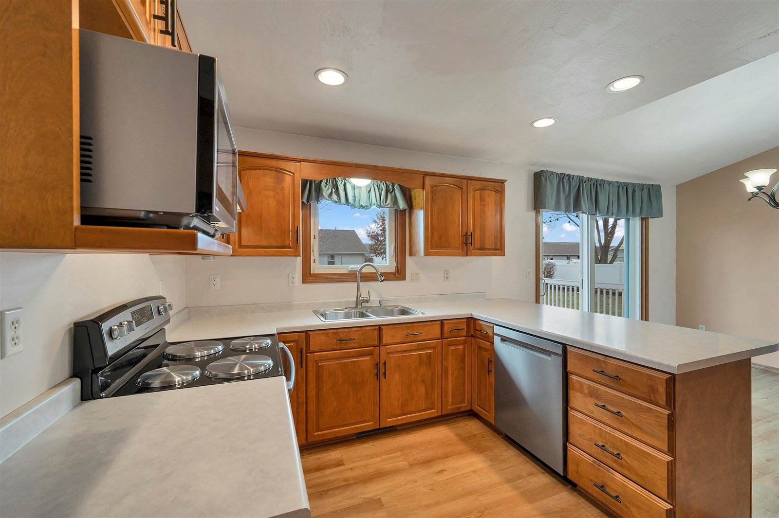 1225 Drews Drive, De Pere, WI 54115