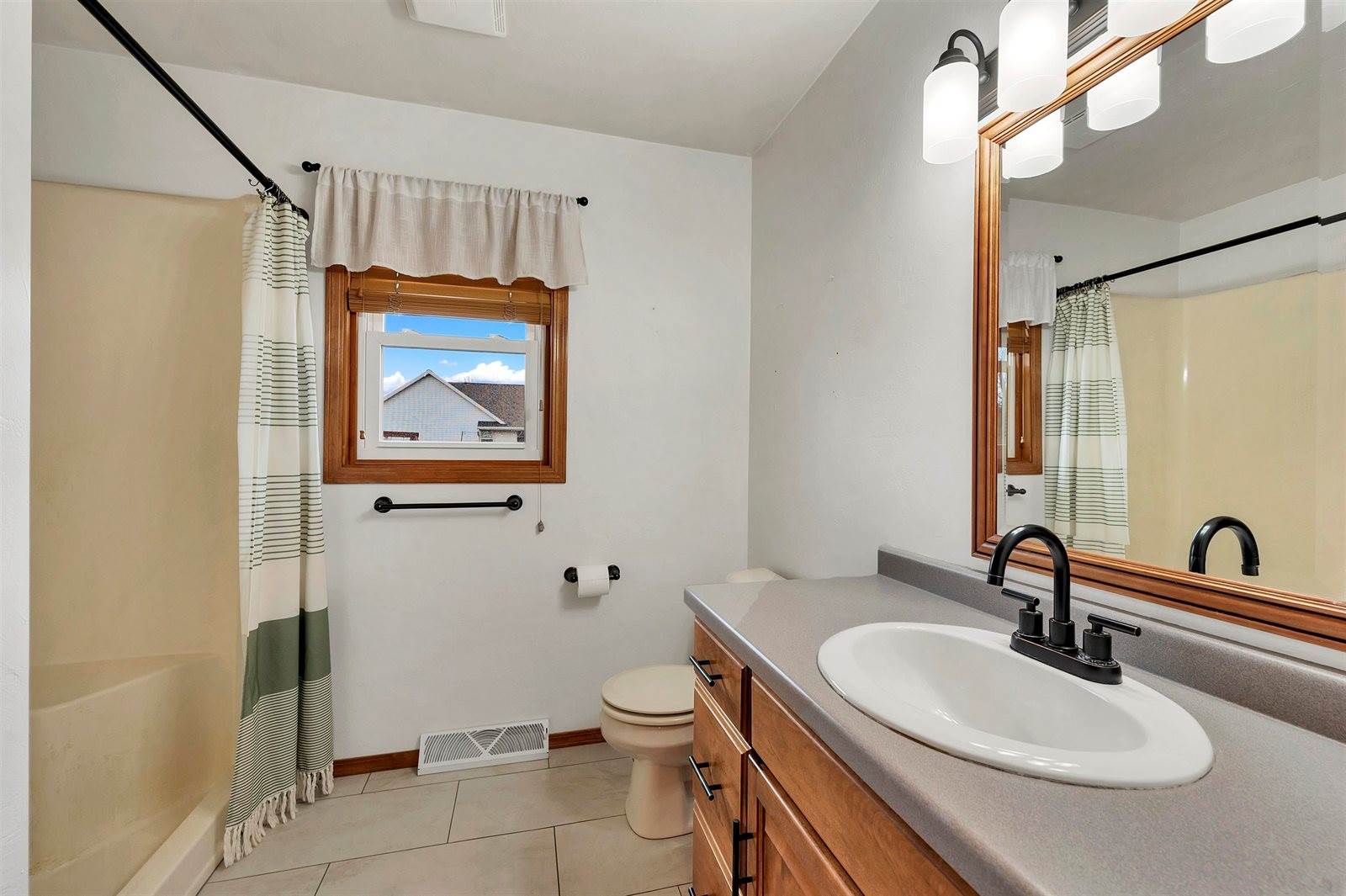 1225 Drews Drive, De Pere, WI 54115