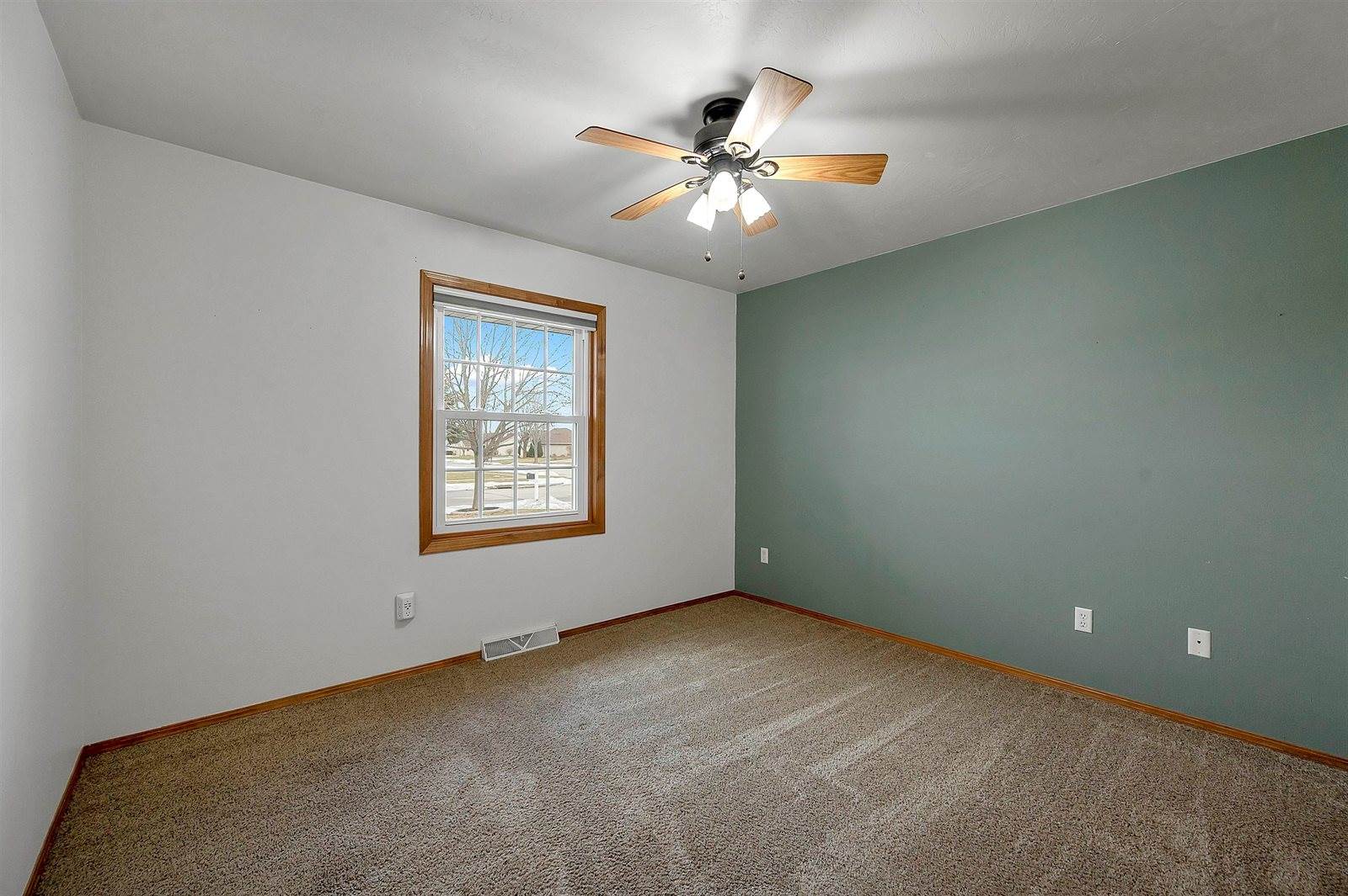 1225 Drews Drive, De Pere, WI 54115