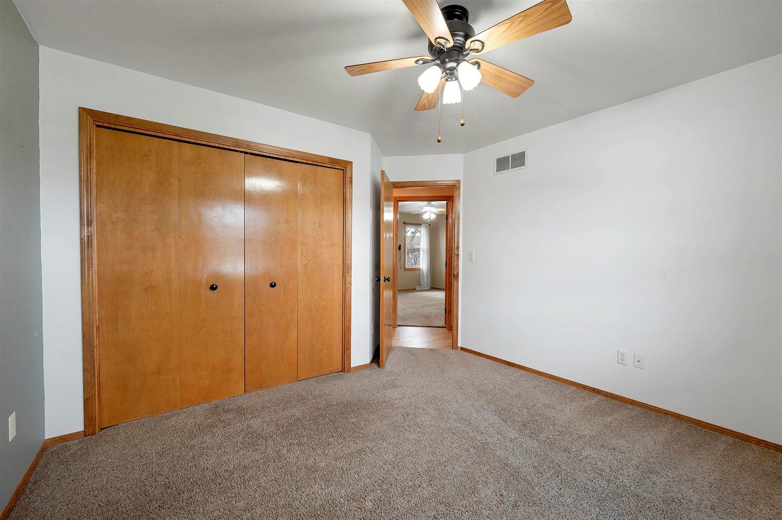 1225 Drews Drive, De Pere, WI 54115