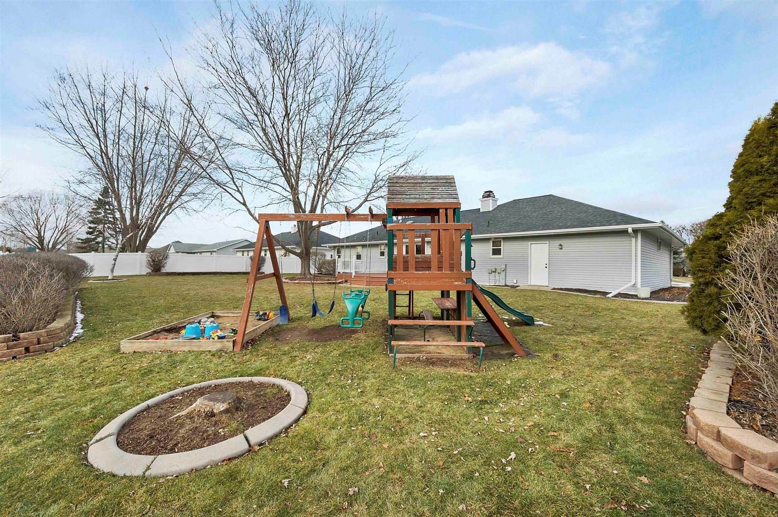 1225 Drews Drive, De Pere, WI 54115