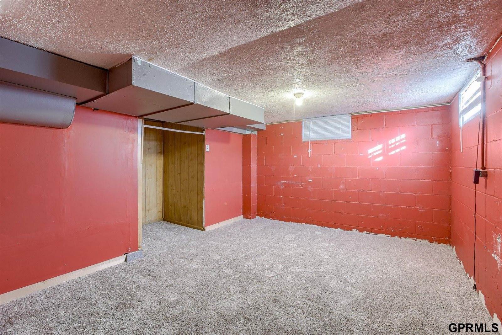 5818 North 24Th Street, Omaha, NE 68110