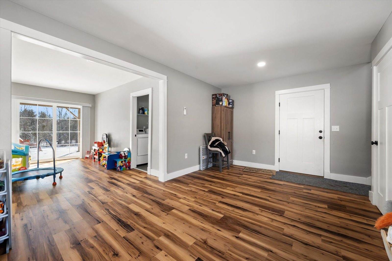 1197 Western Avenue, Hampden, ME 04444