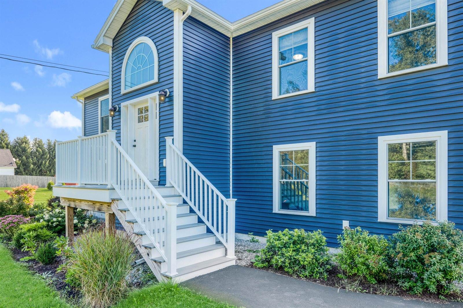 1197 Western Avenue, Hampden, ME 04444