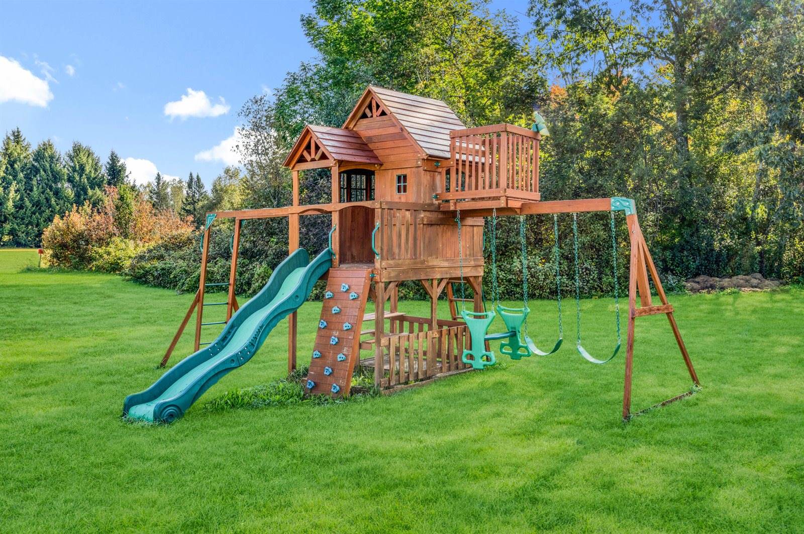 1197 Western Avenue, Hampden, ME 04444