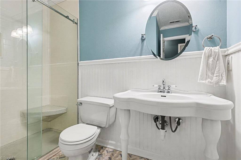 2217 C New Garden Road, Greensboro, NC 27410