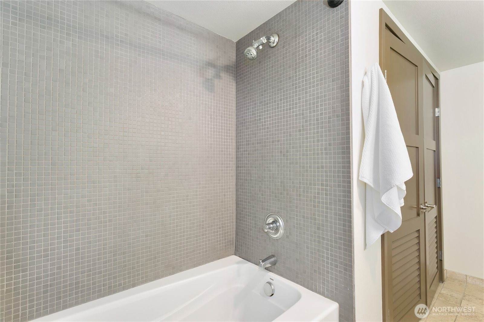 413 NE 70th Street, Seattle, WA 98115