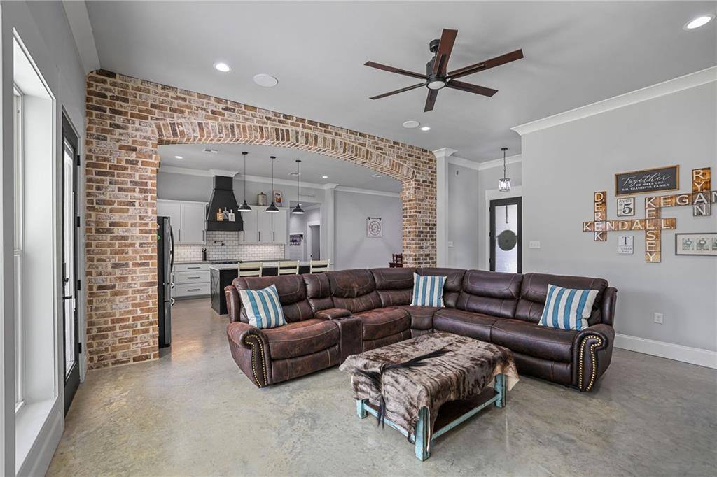 17045 Burks Avenue, Greenwell Springs, LA 70739