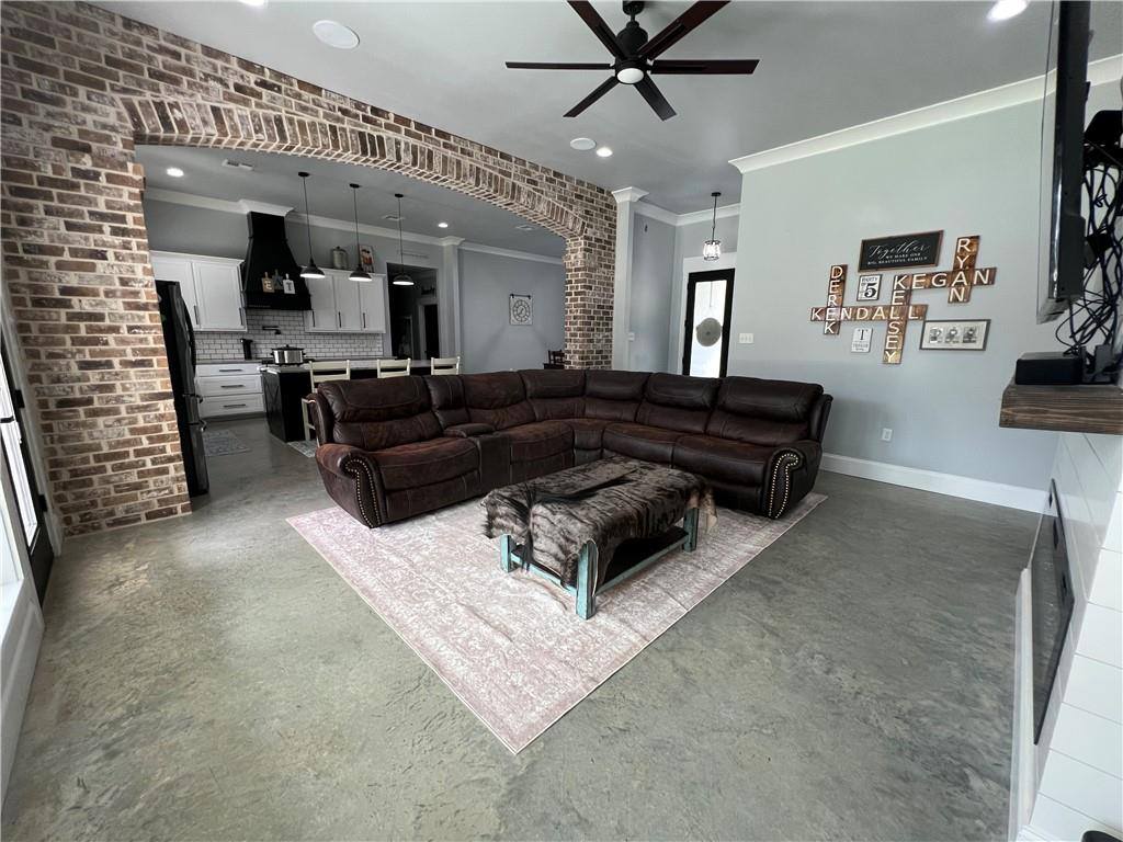 17045 Burks Avenue, Greenwell Springs, LA 70739