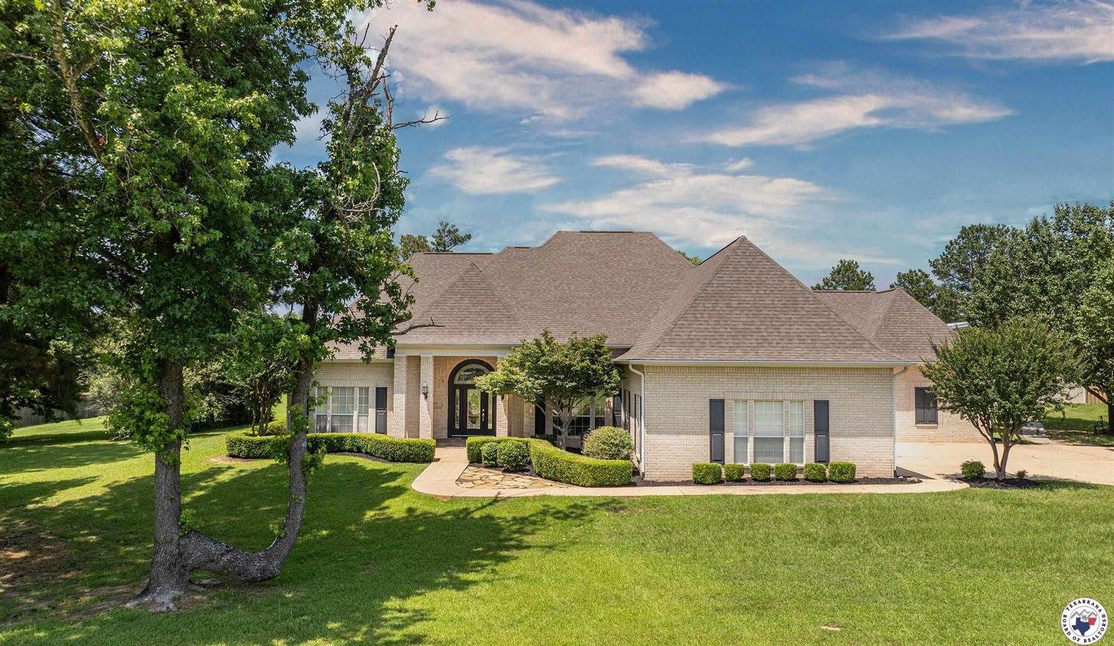 1067 Beaver Lake Dr, Texarkana, TX 75501