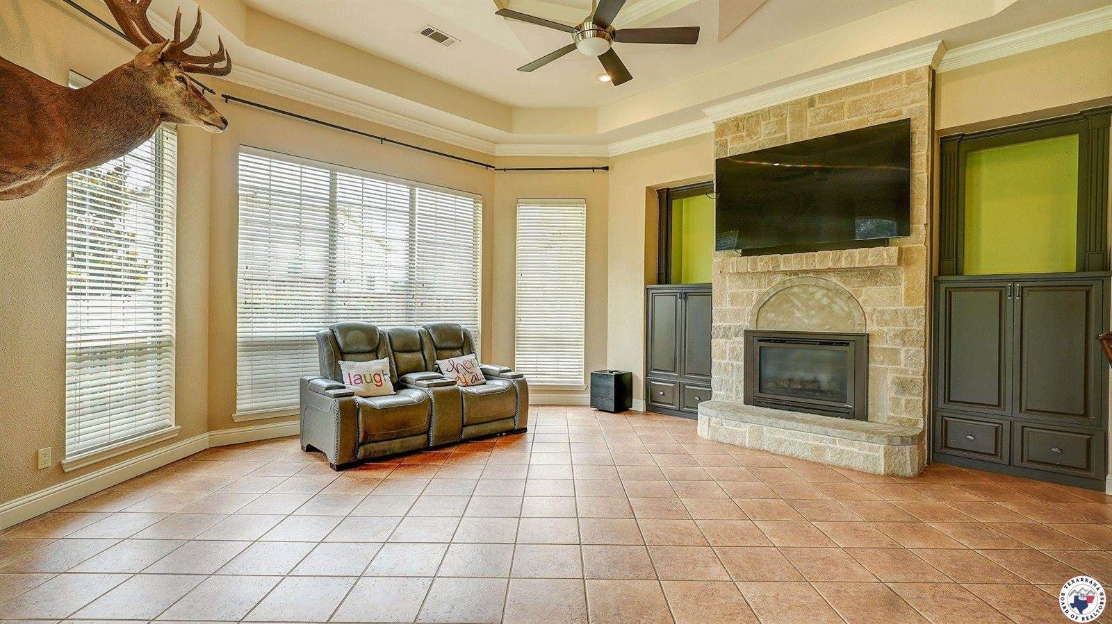 1067 Beaver Lake Dr, Texarkana, TX 75501