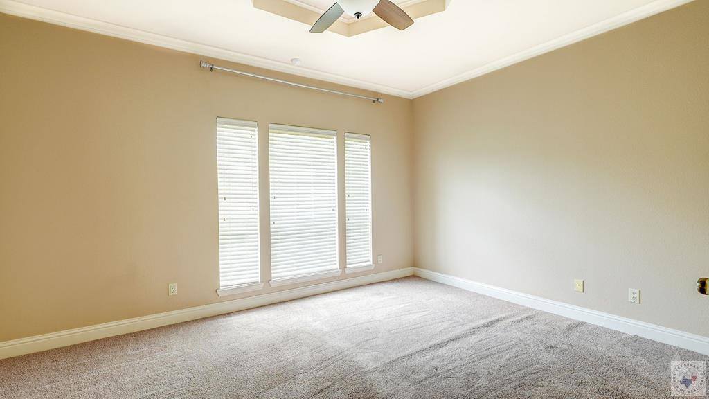 1067 Beaver Lake Dr, Texarkana, TX 75501