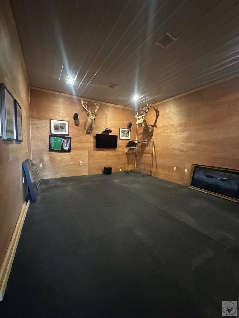 1067 Beaver Lake Dr, Texarkana, TX 75501