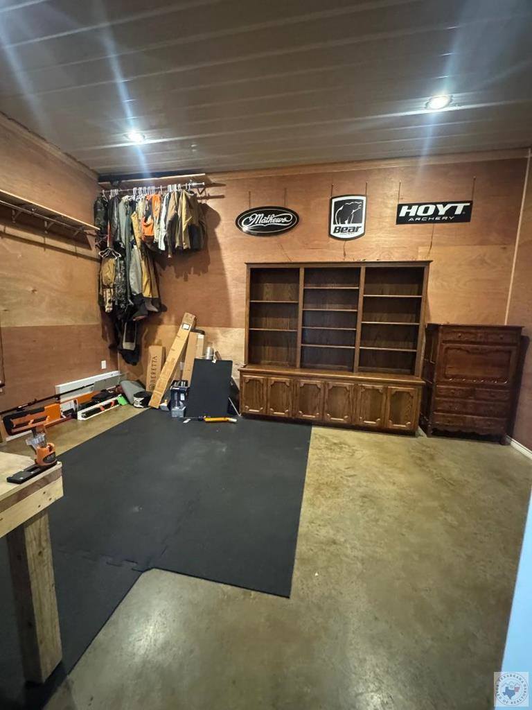 1067 Beaver Lake Dr, Texarkana, TX 75501