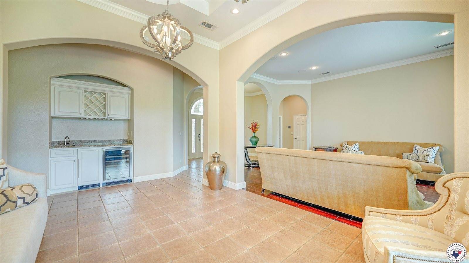 1067 Beaver Lake Dr, Texarkana, TX 75501