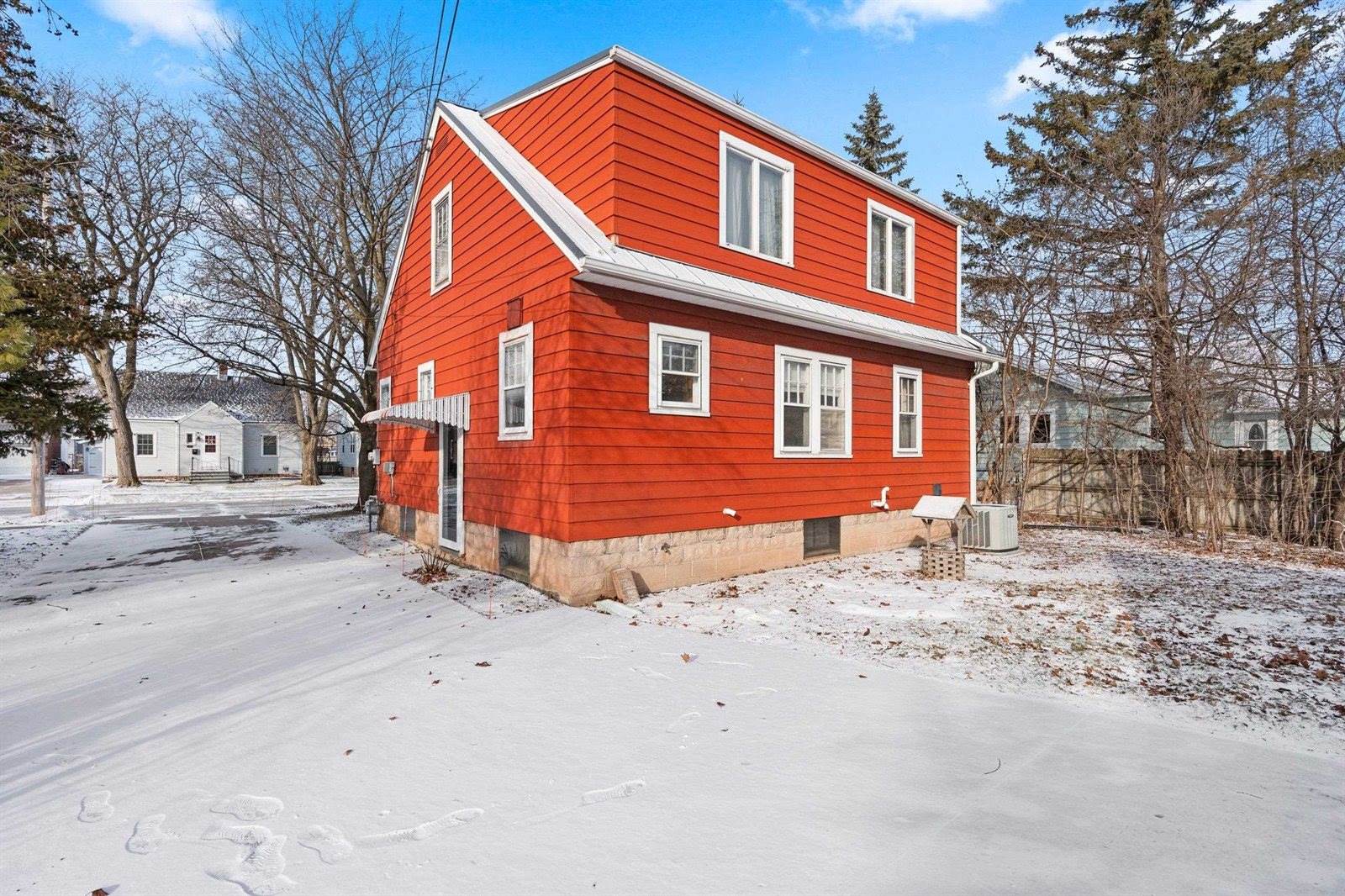 714 Maple Street, Neenah, WI 54956