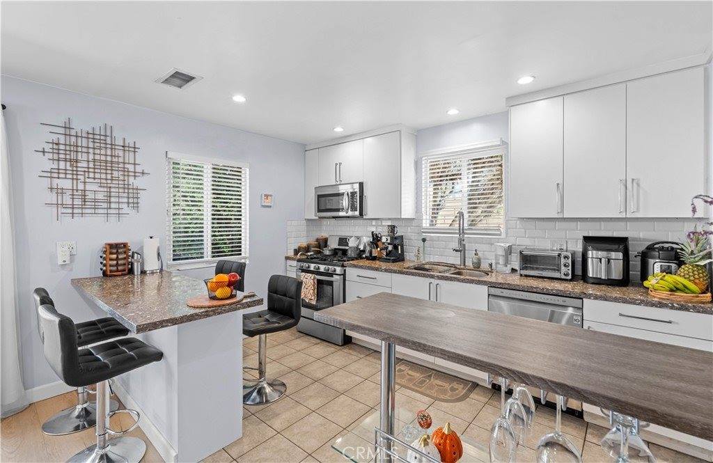 22229 Covello Street, Canoga Park, CA 91303