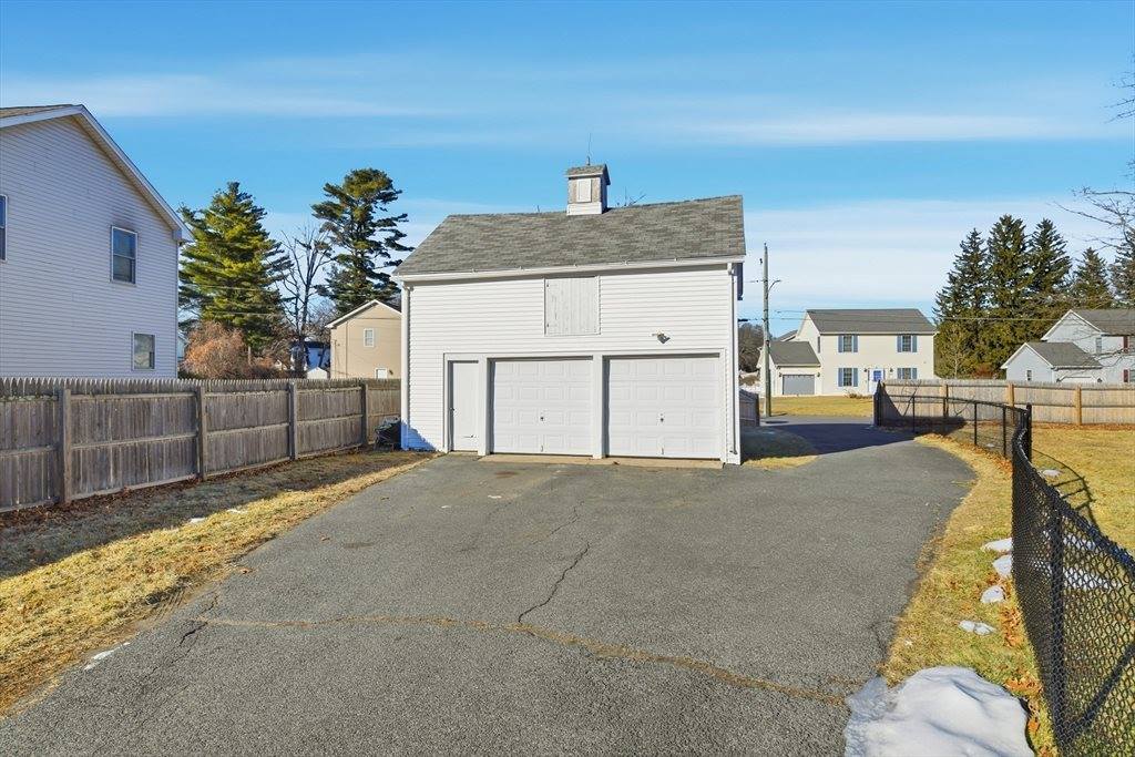 1201 Allen St, Springfield, MA 01118