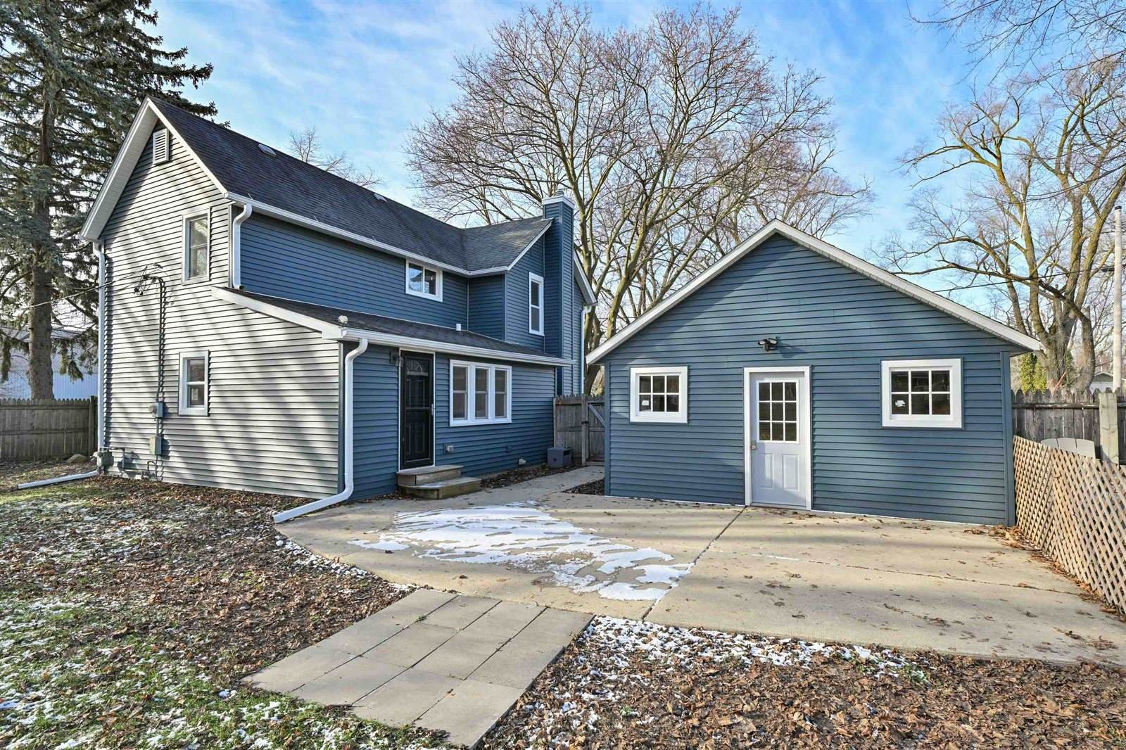 44 West Madison, Darien, WI 53114